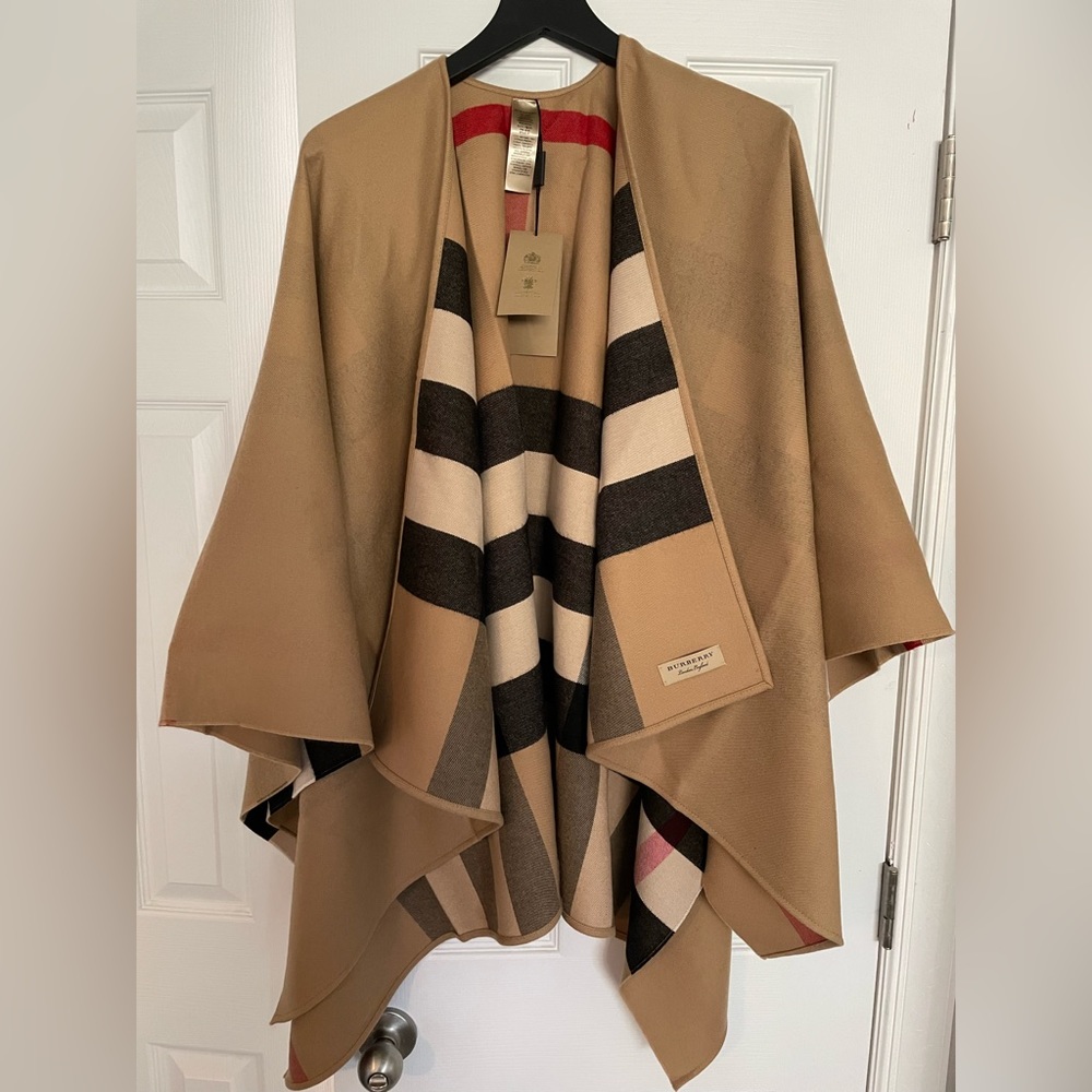 Burberry Charlotte Cape in Camel